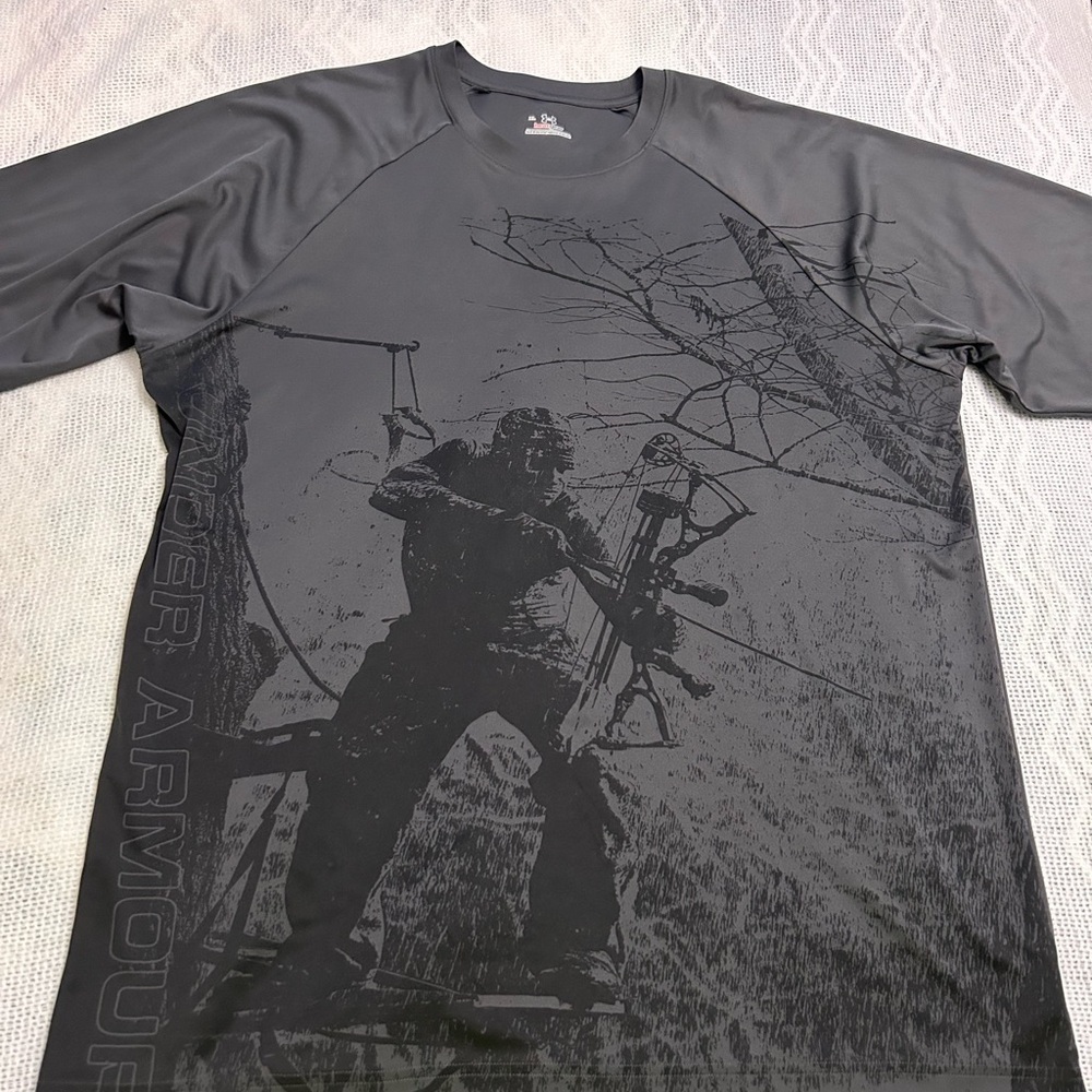 Under Armour Men’s Shirt
Size XL